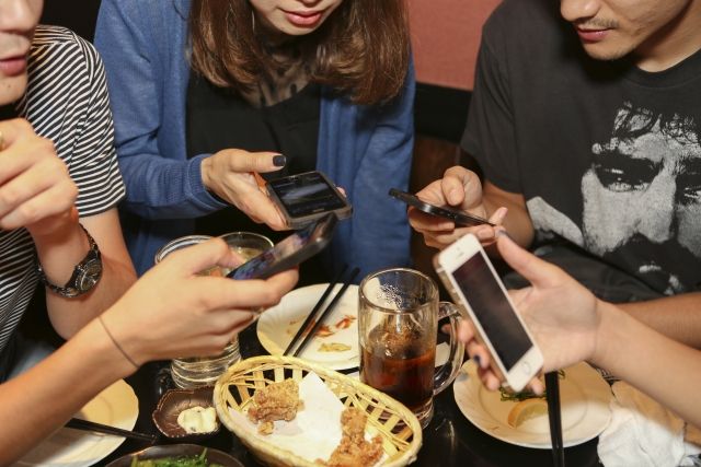LINEでグループを作る人たち